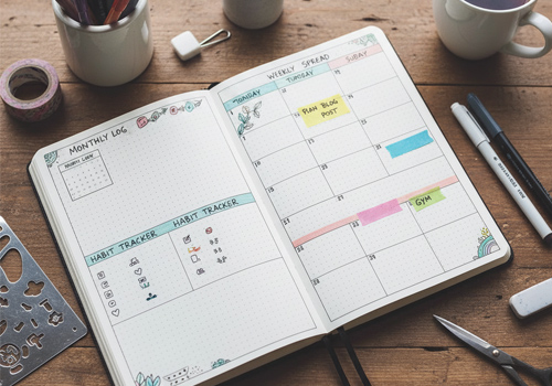 Bullet journal sur une table